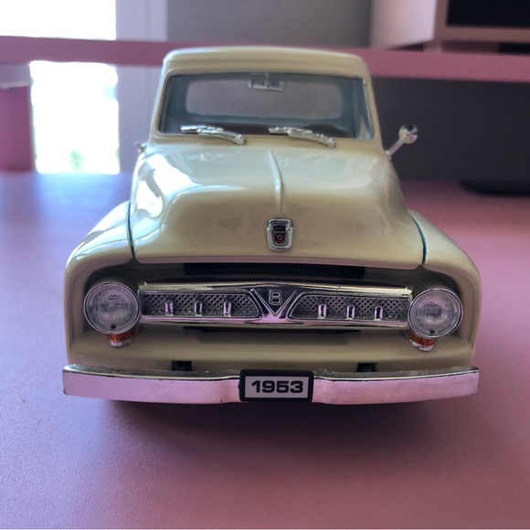 Used Road Tough 1953 Ford f100 1/18 Scale missing mirrors - Picture 4 of 6